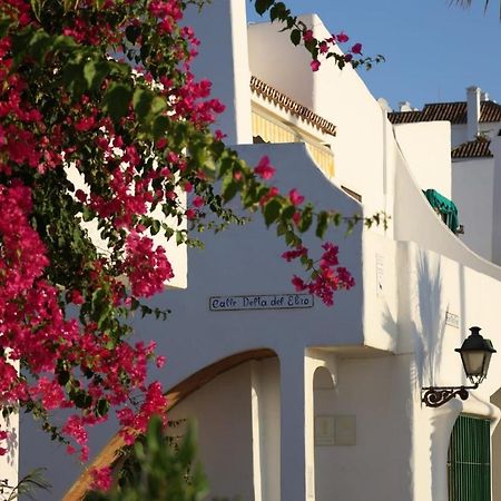 Marina Del Castillo, Duquesa Beachfront Apartment マニルバ エクステリア 写真