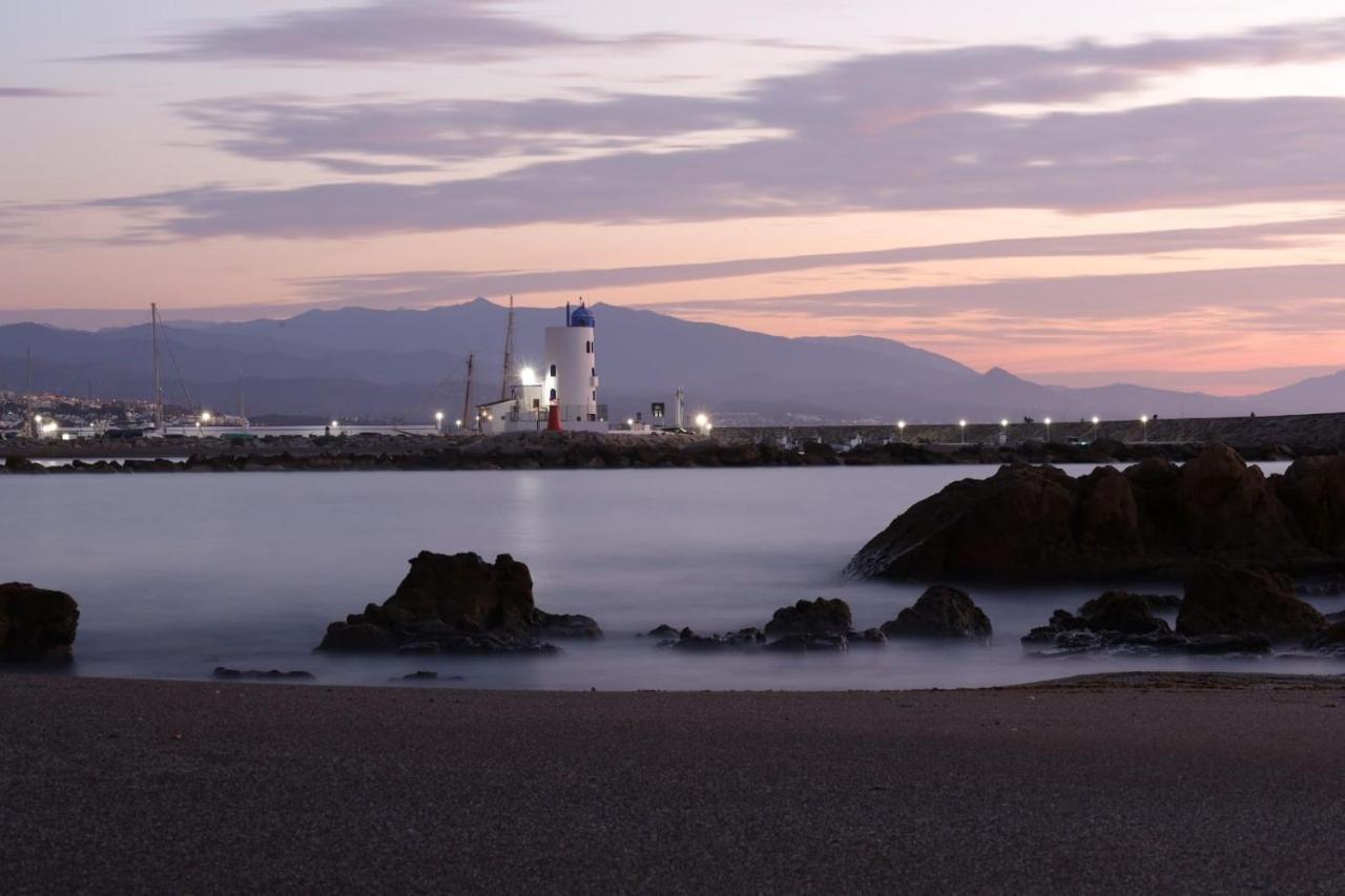 Marina Del Castillo, Duquesa Beachfront Apartment マニルバ エクステリア 写真