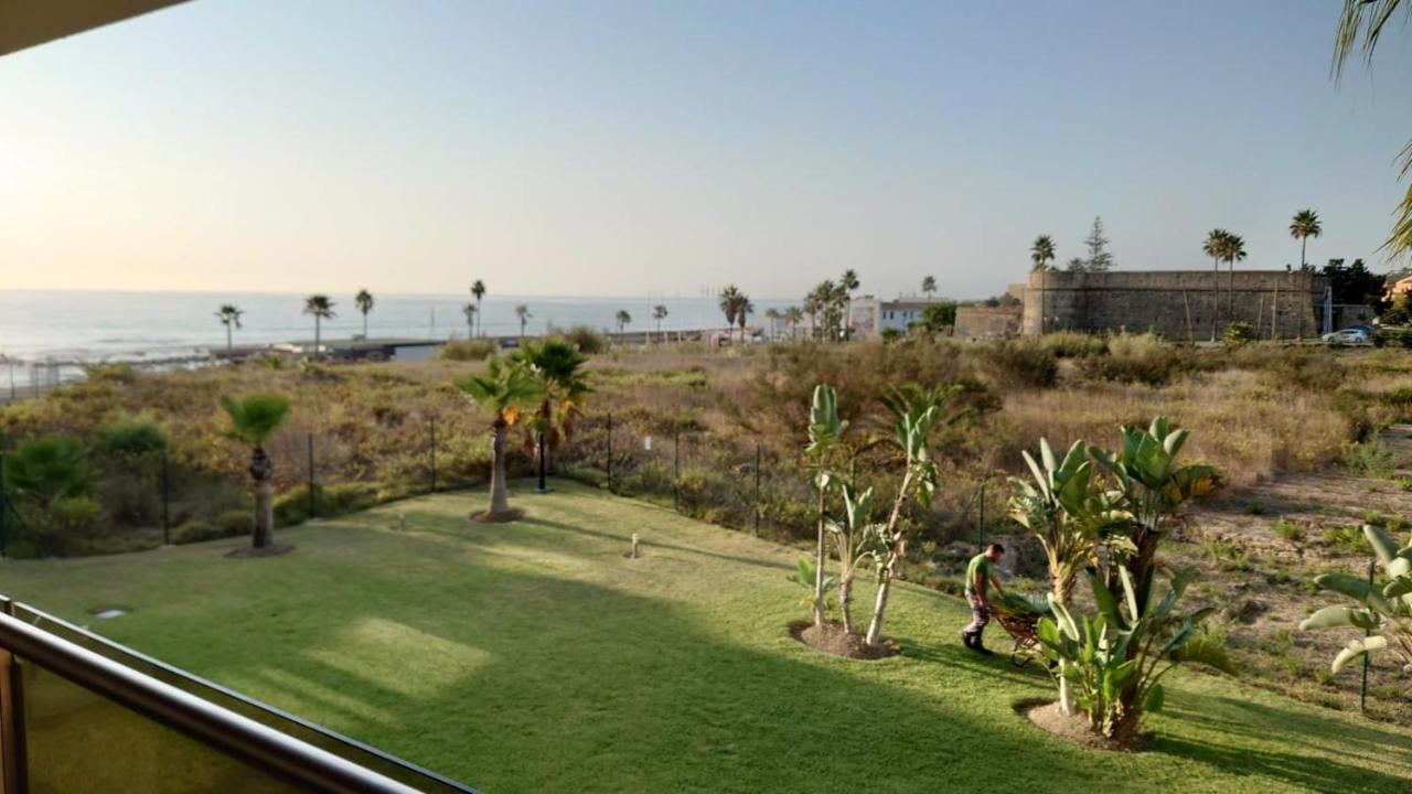 Marina Del Castillo, Duquesa Beachfront Apartment マニルバ エクステリア 写真