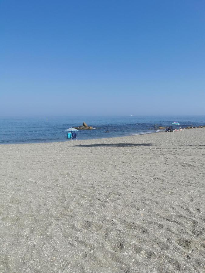 Marina Del Castillo, Duquesa Beachfront Apartment マニルバ エクステリア 写真