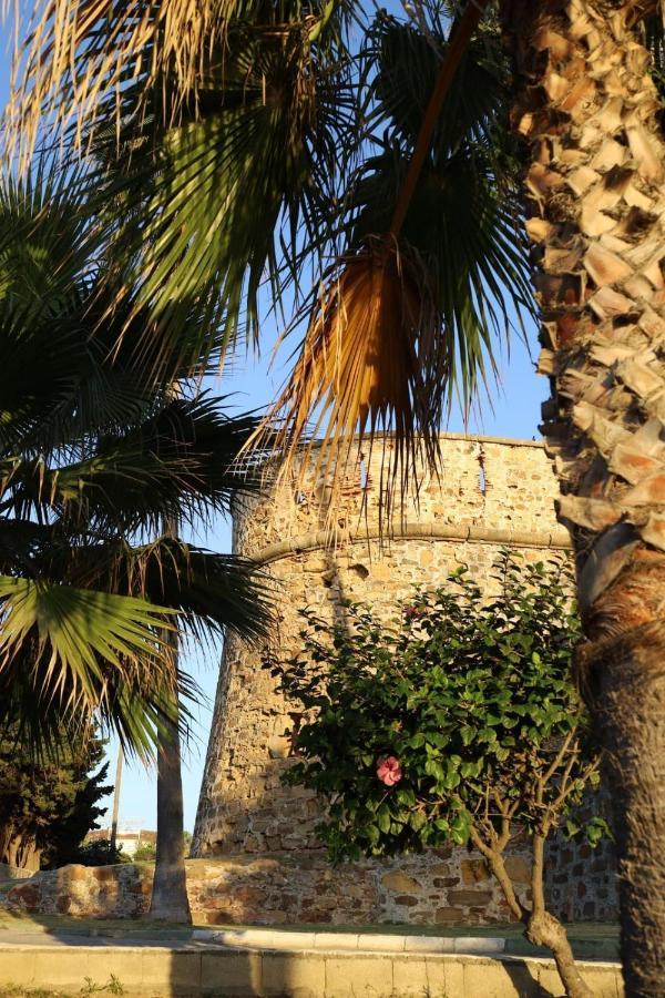 Marina Del Castillo, Duquesa Beachfront Apartment マニルバ エクステリア 写真