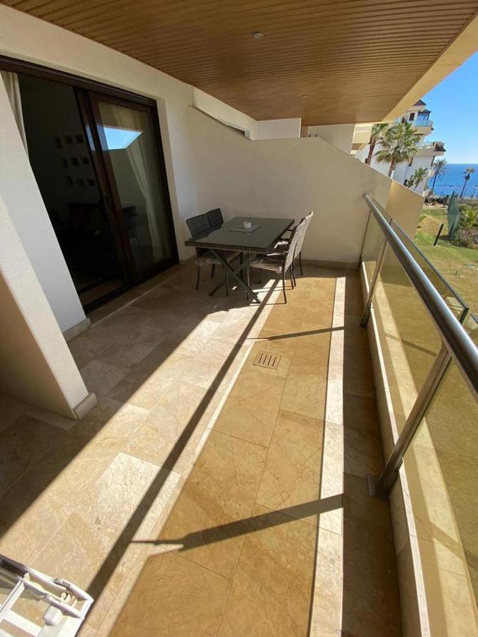 Marina Del Castillo, Duquesa Beachfront Apartment マニルバ エクステリア 写真