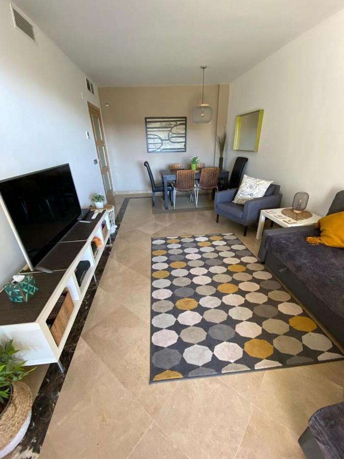 Marina Del Castillo, Duquesa Beachfront Apartment マニルバ エクステリア 写真